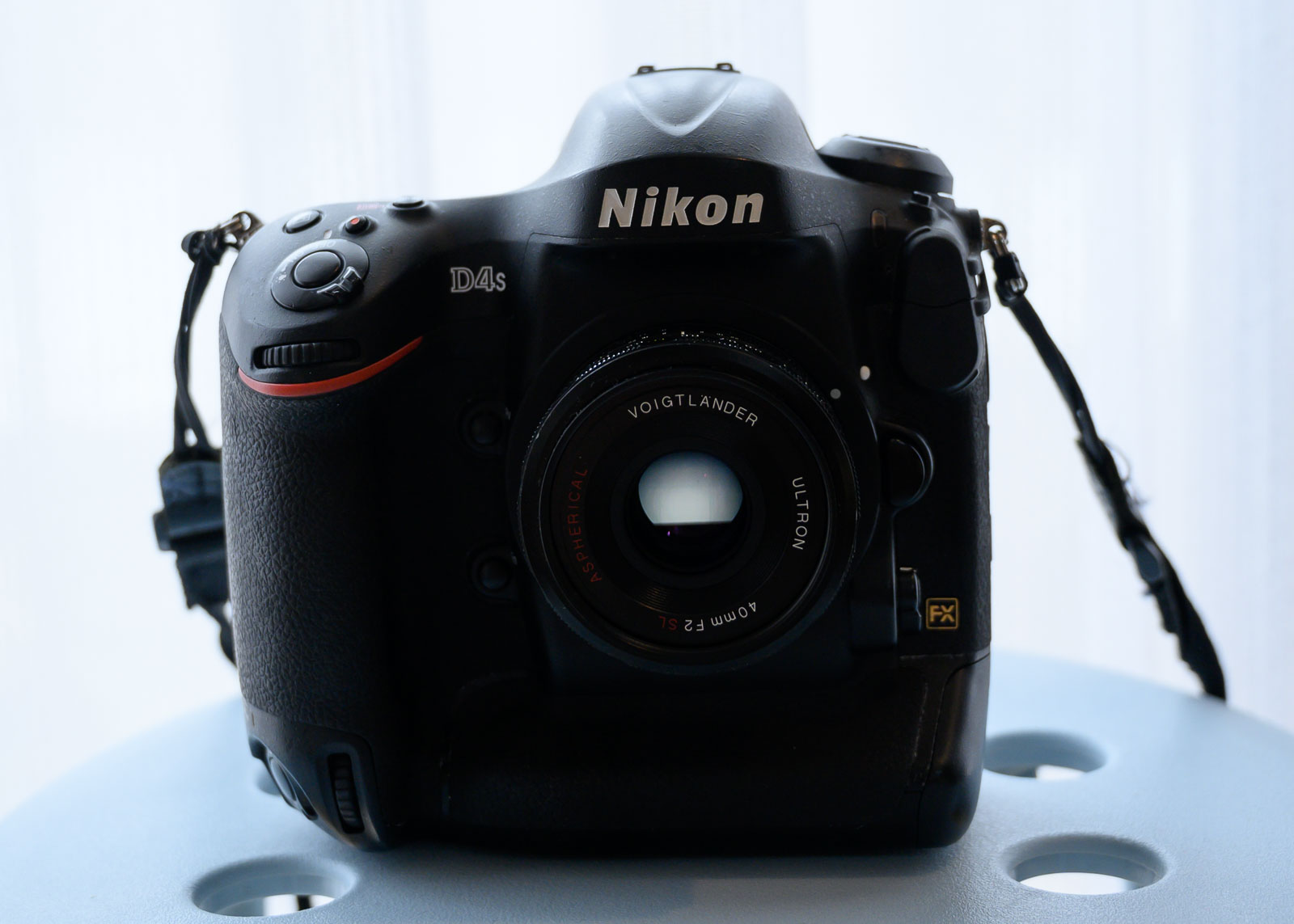 Nikon D4S正面の画像